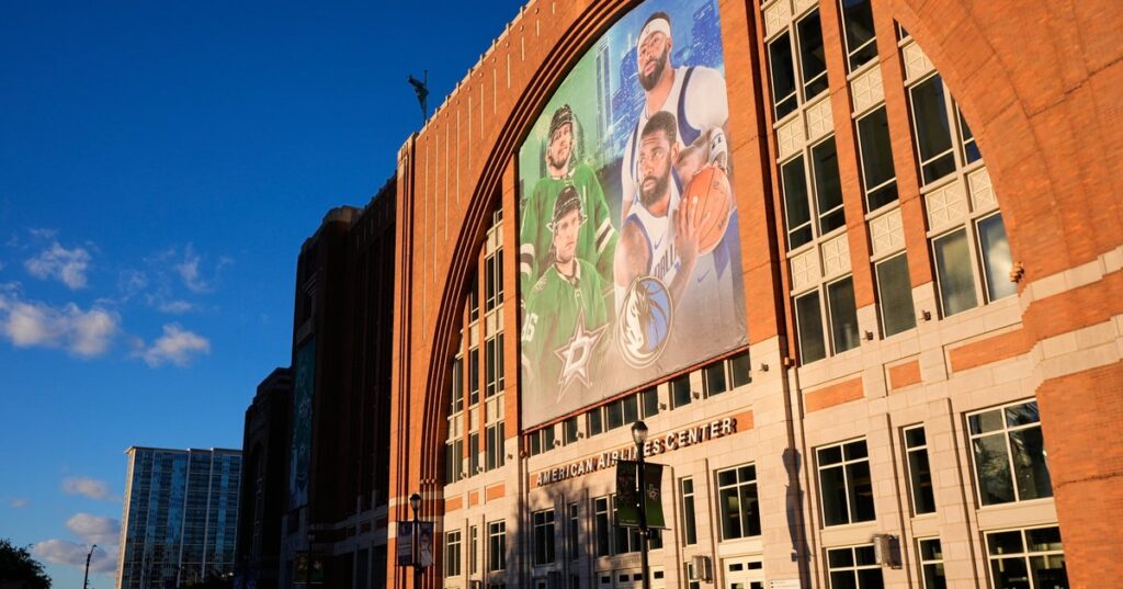Dallas Stars Arena Investigating Fans’ Nazi Salute During Goal
