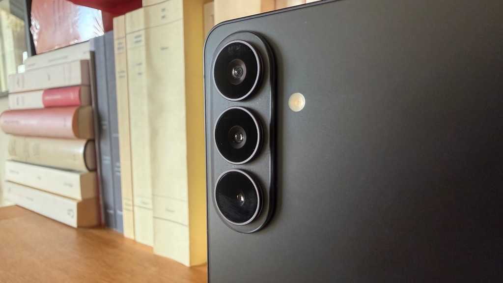 Samsung Users Should Install This Critical Update Now Samsung Galaxy S26 review cameras