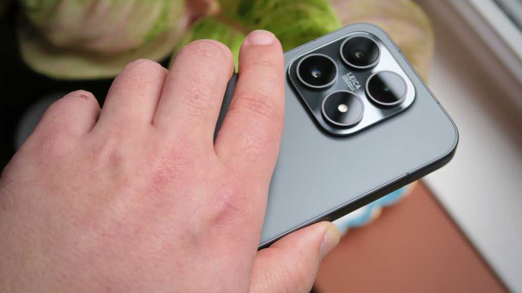 Out of Every 2026 Android, One Feature Makes Me Return to Xiaomi Xiaomi 17 REVIEW back handheld