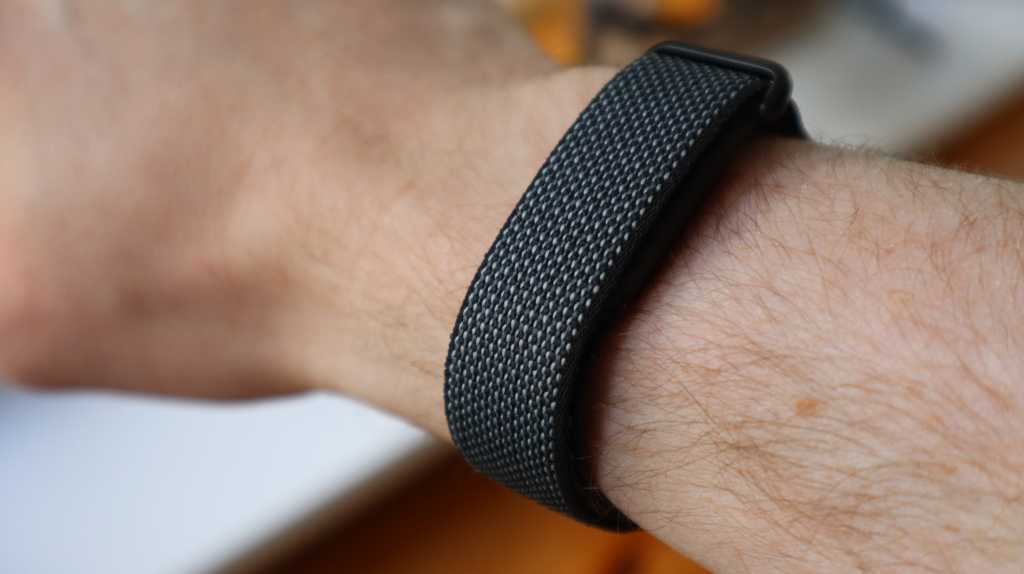 Fitbit Air: 3 Things to Know Before You Buy Fitbit Air worn on wrist