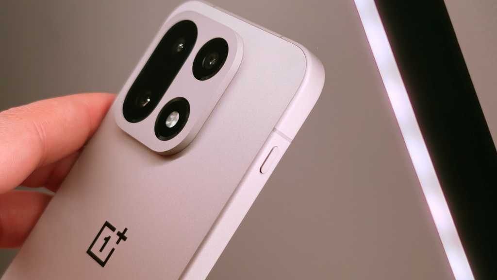 OnePlus 16 Camera Specs Leak OnePlus 15 REVIEW side button