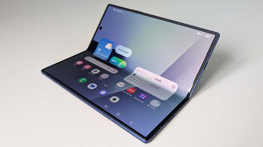 Samsung Galaxy Z Fold Wide Dummy Unit Leaks Galaxy Z Fold 7 uppfälld