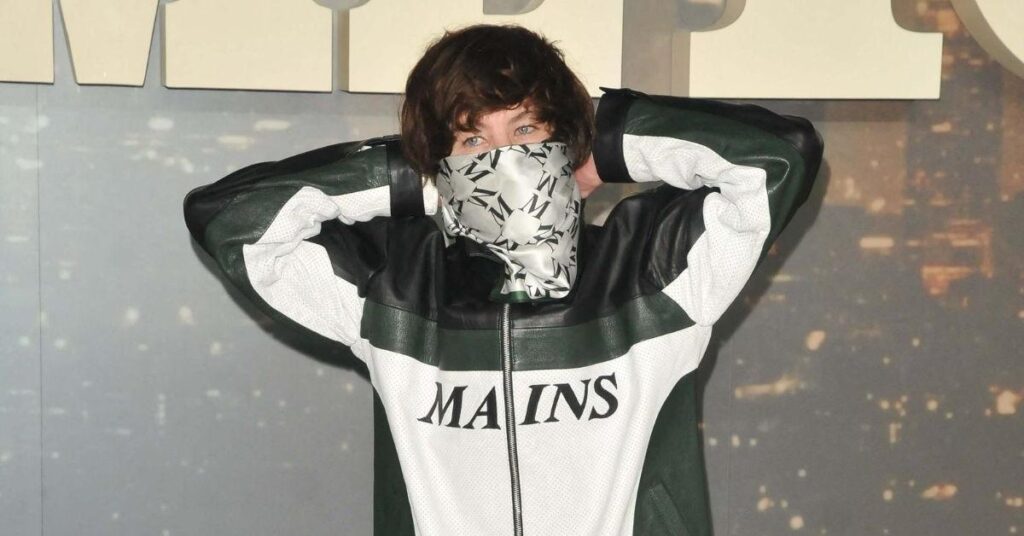 Huge Rising Hollywood Star 'Covers Face' in Public After Cruel Taunts