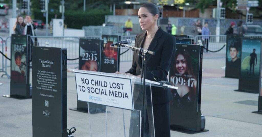 Meghan Markle Mocked for Drawing Small Crowd at Event Meghan Markle Mocked for Drawing Small Crowd at Event